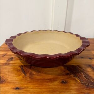 The Pampered Chef Family Heritage Stoneware Cranberry Scalloped Pie Dish